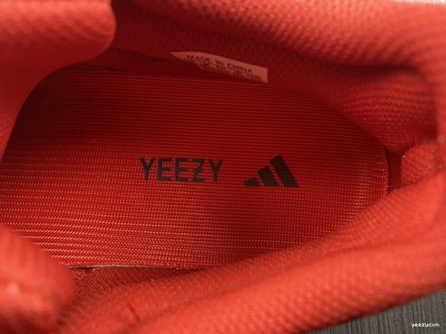 HQ6979 Adidas Boost Yeezy 700 Hi-Res Red 0911